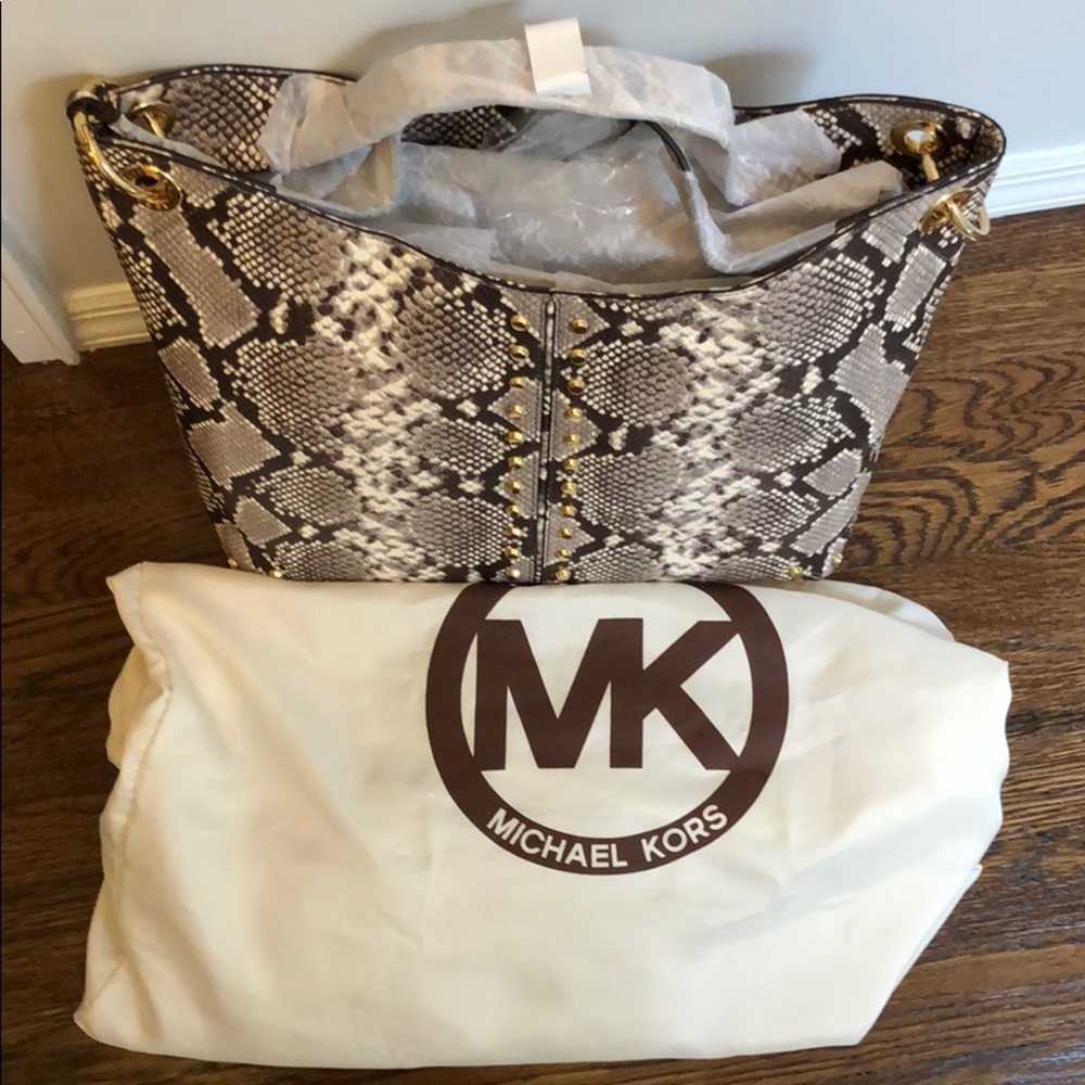 NWT Michael Kors Astor Studded Leather Tote - Picture 4 of 8
